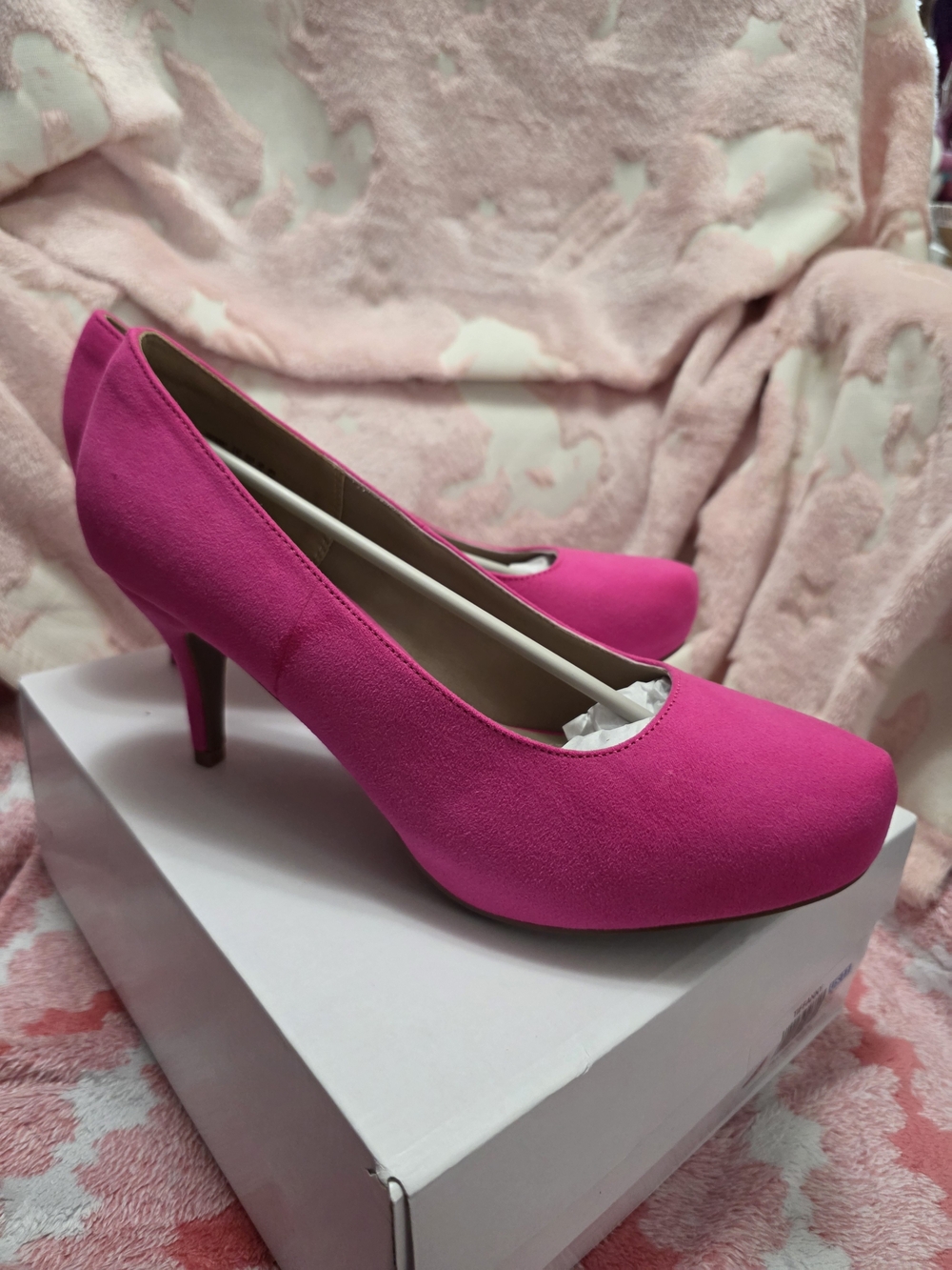Dream Pairs Hot Pink Suede "Tiffanny" Pump - Picture 3 of 14